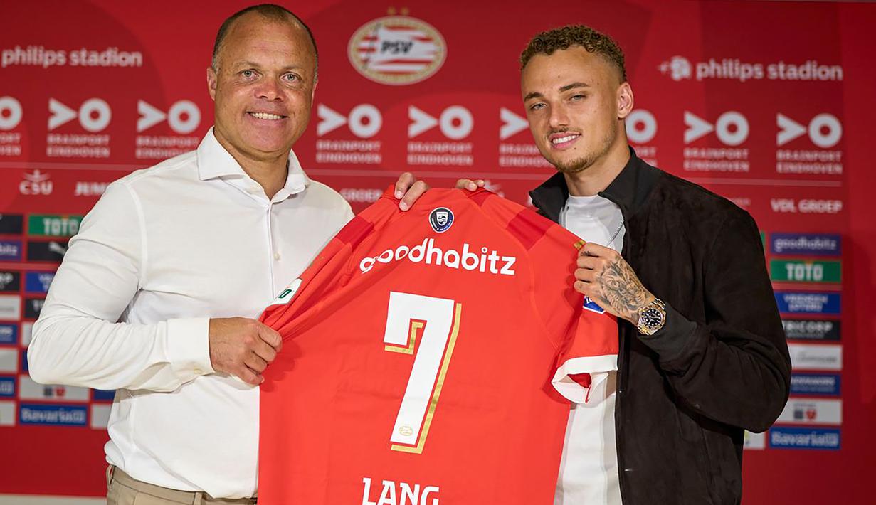 Sebagai salah satu klub Liga Belanda yang memiliki akademi pemain terbaik di dunia, PSV Eindhoven tak hanya mengandalkan pemain-pemain hasil binaan di akademi untuk membangun skuad mereka tiap musimnya. PSV juga kerap mendatangkan pemain-pemain yang telah matang untuk mendapatkan hasil instan. Seperti para pemain berikut ini yang masuk dalam daftar 5 besar pemain termahal yang didatangkan PSV dalam rentang 10 tahun terakhir. (psv.nl)