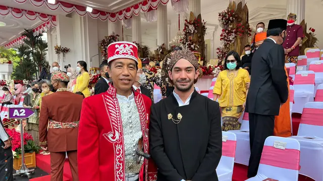 Reza Rahadian dan Jokowi. (Foto: Dok. Koleksi Pribadi Arya Ibrahims)
