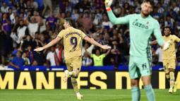 Gol pertama Lewandowski dicetak saat laga baru berjalan satu menit. (AP/Alvaro Barrientos)