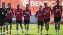 Para pemain Benfica menghadiri sesi latihan jelang duel melawan Barcelona di kamp pelatihan Benfica Campus di Seixal dekat Lisbon, Selasa (28/9/2021). Benfica akan menjamu Barcelona dalam laga fase Grup E Liga Champions pada Kamis dini hari WIB, 30 September mendatang. (PATRICIA DE MELO MOREIRA/AFP)