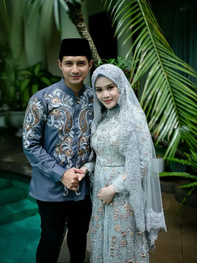 6 Potret Gender Reveal dan Tasyakuran 4 Bulan Kehamilan Istri Chand Kelvin