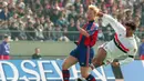 Ronald Koeman pernah membawa Barcelona menjadi kampiun LaLiga Spanyol dan Piala Super Spanyol pada musim 1993/1994. (AFP/Toru Yamanaka)