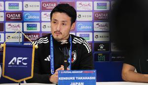 Sementara itu, pelatih Kensuke Takahashi mengaku tak terkejut dengan perkembangan Timnas Futsal Indonesia sejauh ini. (Bola.com/Abdul Aziz)