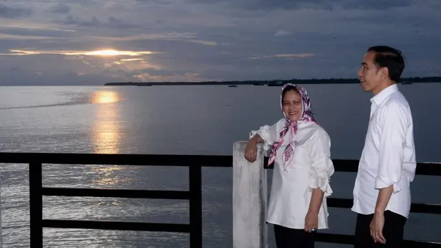 Jokowi dan Iriana Bermesraan di Papua