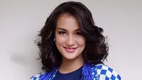 Ini Alasan Atiqah Hasiholan Tak Ingin Tahu Jenis Kelamin Anak