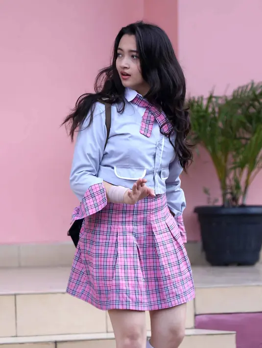 Masih di tahun yang sama, ia kembali menghiasi layar kaca dalam sinetron produksi Sinemart. Dalam sinetron yang sangat fenomenal tentang anak motor, Anak Jalanan. (Nurwahyunan/Bintang.com)