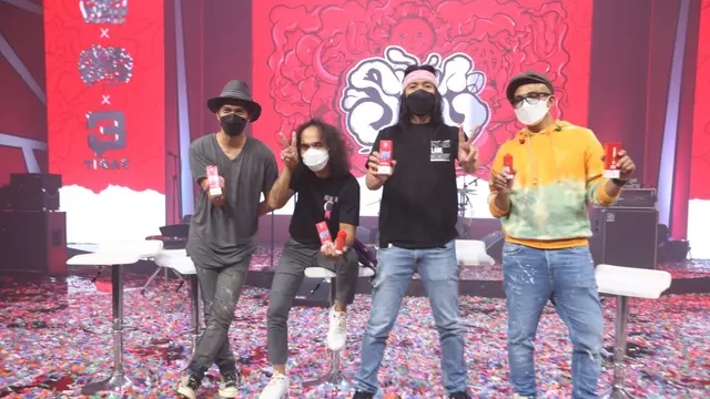 Slank saat peluncuran Vape Poppies Lane Memory