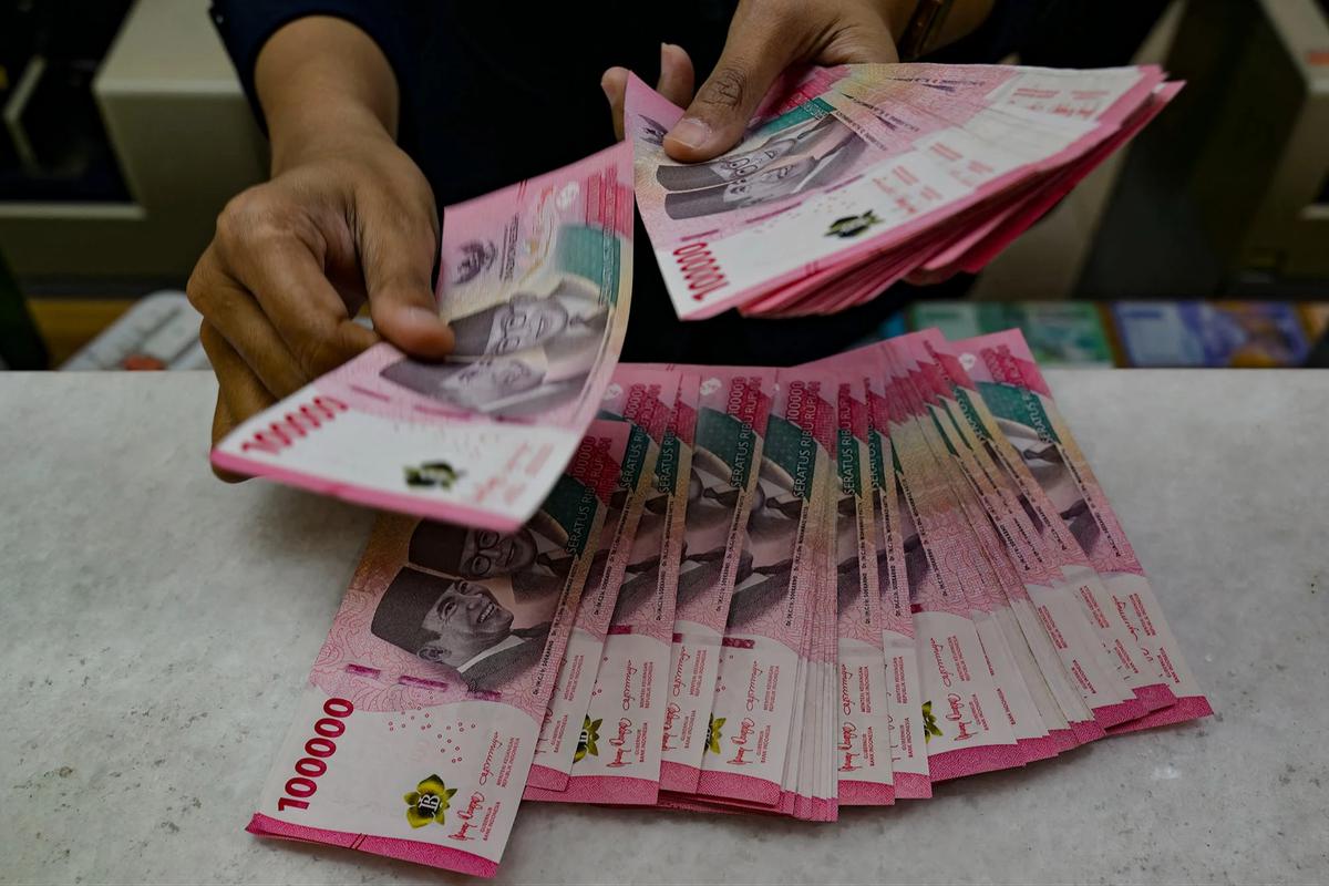 FOTO: Rupiah Tembus Rp17.500 per Dolar AS