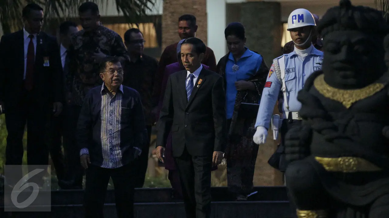 20151120-Presiden Jokowi dan Istri Sumringah Hadiri KTT ke-27 ASEAN
