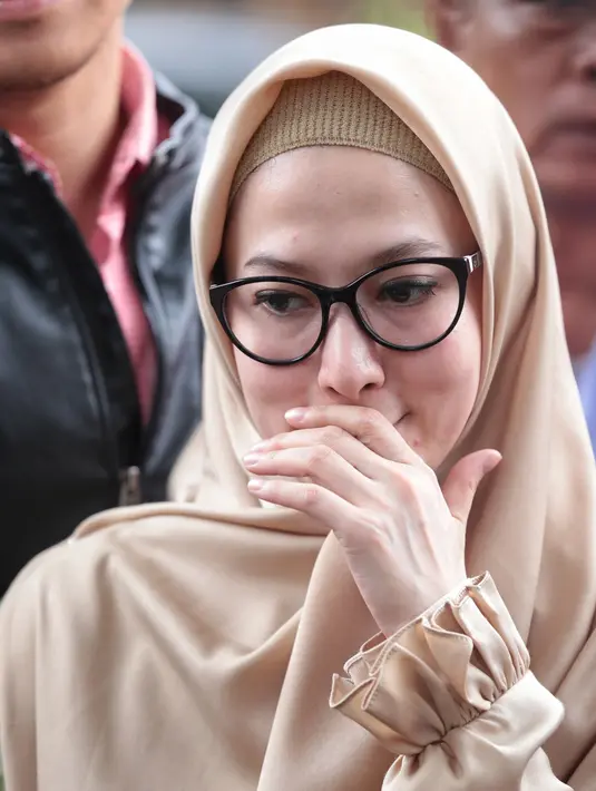 Razman sudah memebri tahu Lyra Virna dan suaminya, Fadhlan. Mereka menanggapi dengan santai dan pastinya akan menghadapinya juga. (Adrian Putra/Bintang.com)