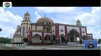 Masjid Kubah Emas terbuat dari logam kuning yang dicat emas dan dindingnya terdapat lempengan logam bertuliskan potongan ayat Alquran.