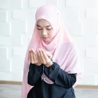 Ilustrasi Membaca Doa Credit: shutterstock.com