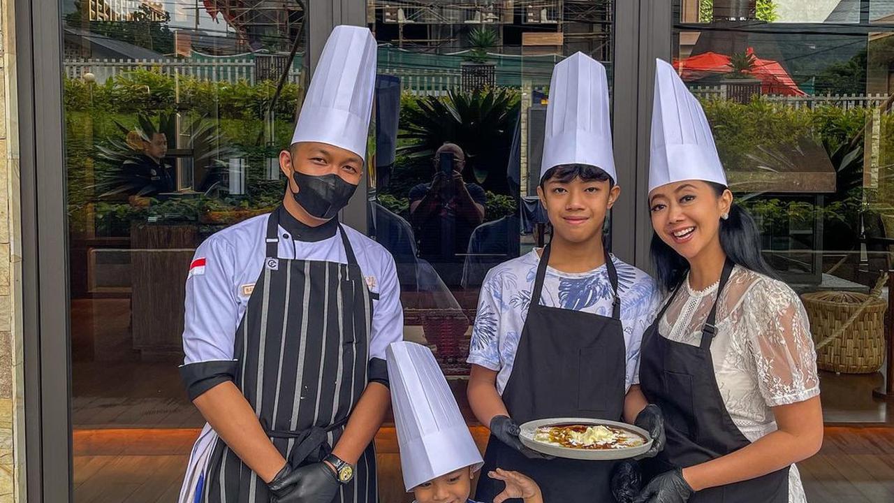 Hadapi Perceraian, Asri Welas Tetap Setia Dampingi Anak di Rumah Sakit