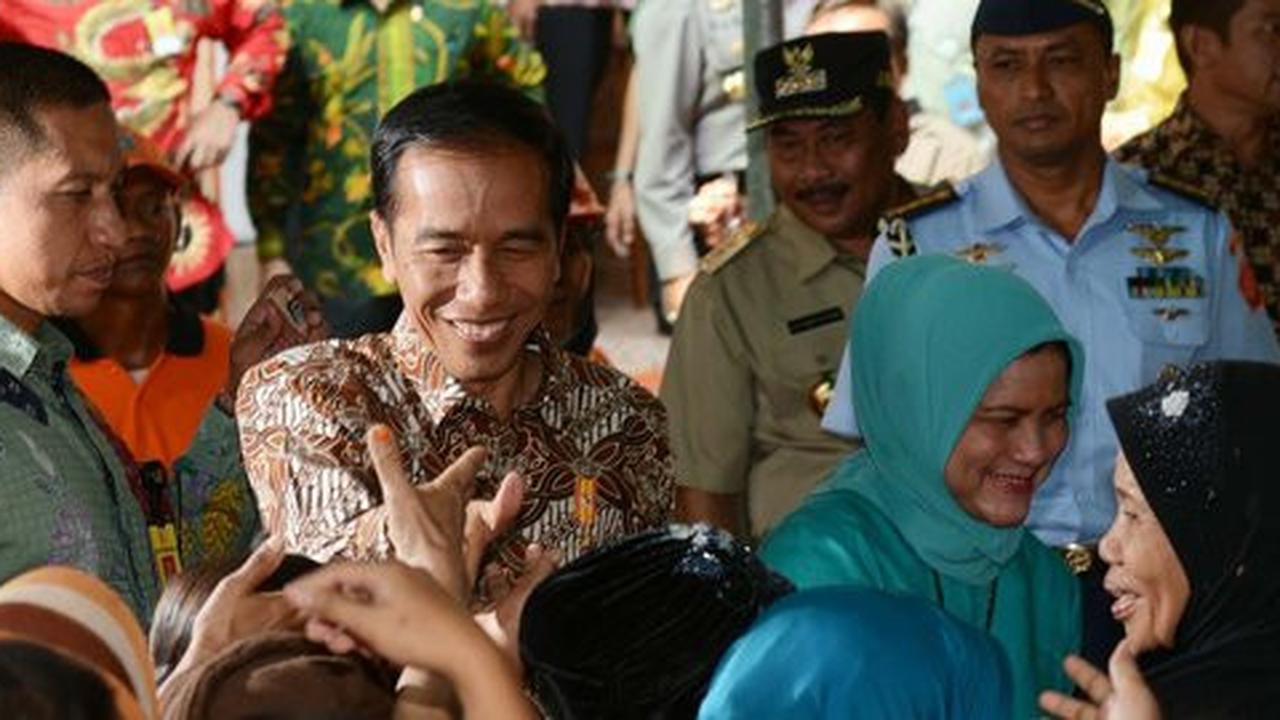 Akhirnya, Ahok diajak Jokowi bagi-bagi sembako di Cilincing