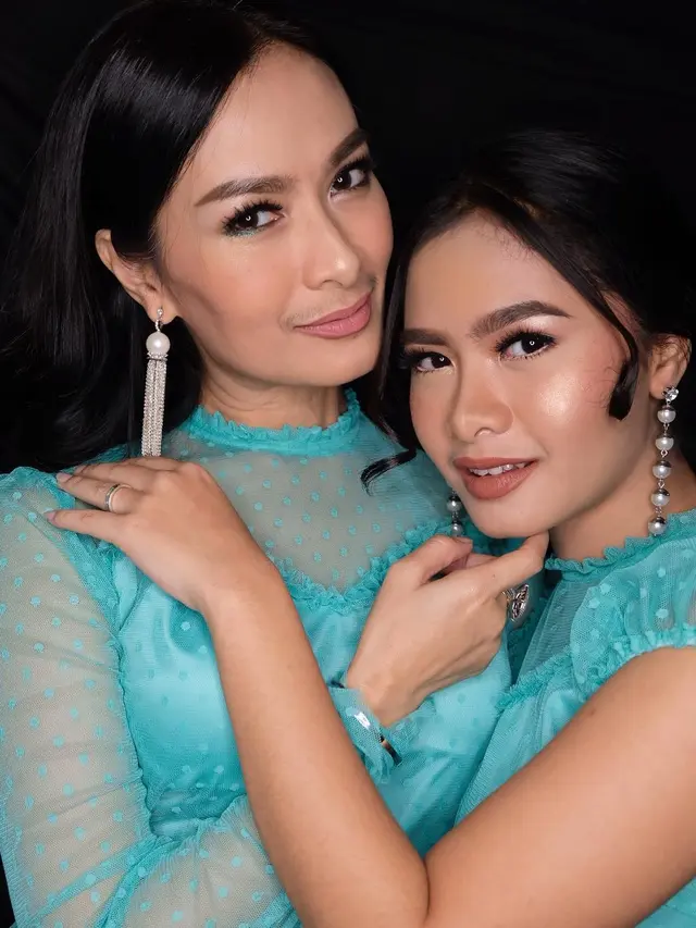 Potret Kompak Iis Dahlia dan Salshadilla Juwita (sumber: instagram/@isdadahlia)