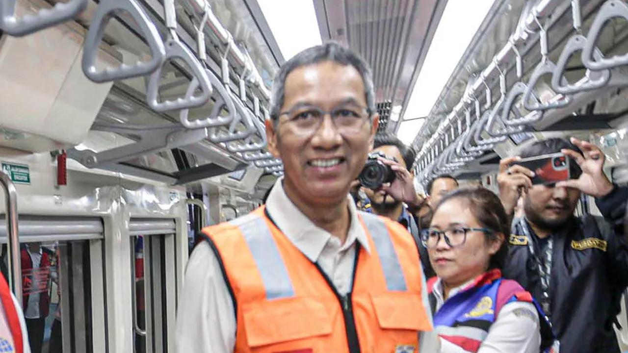 Heru menambahkan, sebagai manusia biasa pasti memiliki kekurangan dalam menjabat. Maka dari itu, ia meminta masyarakat untuk mengevaluasinya.<br>
