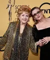 Carrie Fisher dan Debbie Reynolds meninggal di waktu yang berdekatan dan disemayamkan secara bersamaan di rumah duka di kediaman Carrie yang berlokasi di Beverly Hills, California. Prosesi ini dilakukan secara tertutup. (AFP/Bintang.com)