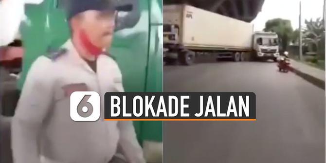 VIDEO: Kesal Dicegat Petugas Dishub, Sopir Truk Blokade Jalan