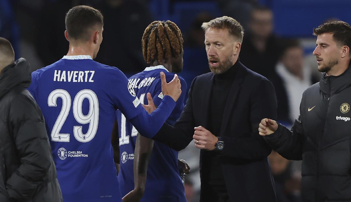 Skor 3-0 untuk kemenangan Chelsea bertahan hingga laga usai. Tiga poin dalam laga debut Graham Potter ini sekaligus mendongkrak posisi Chelsea ke urutan kedua klasemen sementara Grup E dengan koleksi 4 poin, sama dengan yang dimiliki AC Milan di posisi ketiga. Namun Chelsea lebih unggul dalam head to head maupun produktifitas gol. (AP/Ian Walton)