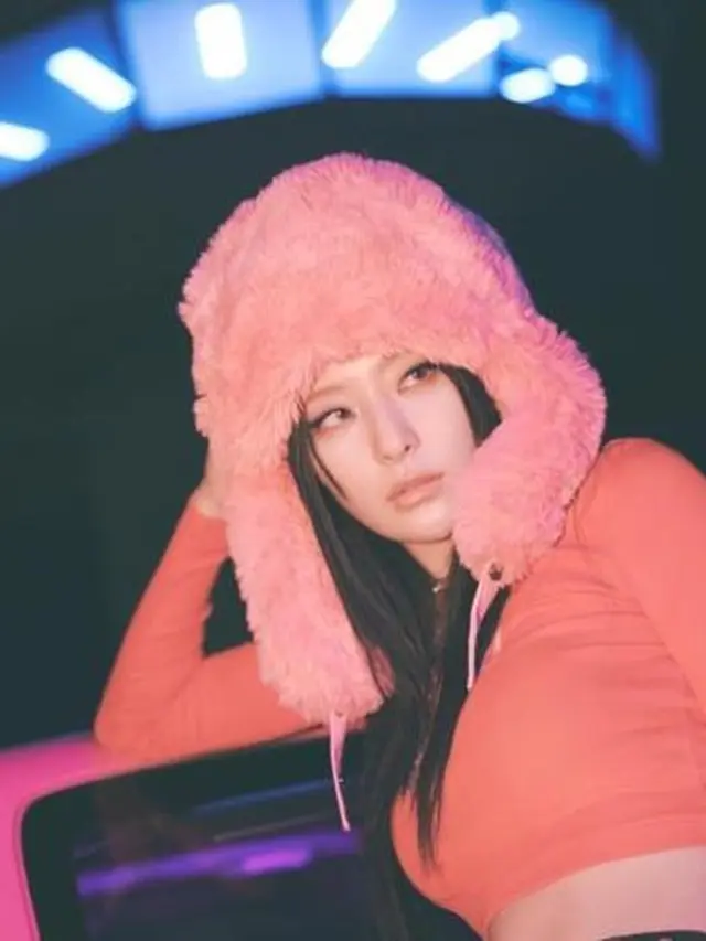 Beda Gaya 8 Idol KPop Pakai Topi Bulu yang Kembali Tren, Jennie BLACKPINK-Yeji ITZY