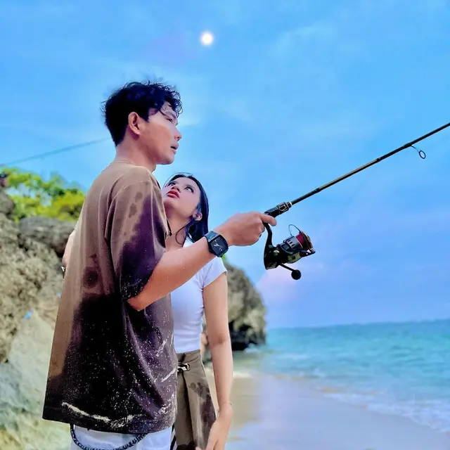 Tri Suaka dan Nabila Maharani Honeymoon