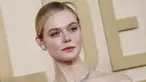 Aktris AS Elle Fanning tiba untuk ajang Golden Globe Awards tahunan ke-81 atau Golden Globes 2024 di hotel The Beverly Hilton di Beverly Hills, California, Minggu (7/1/2024). (Michael TRAN / AFP)