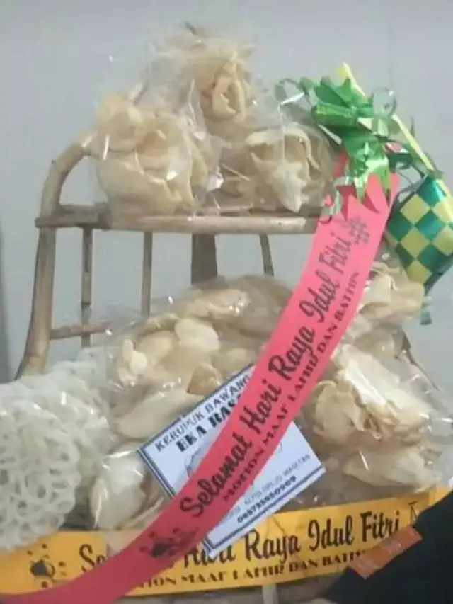 8 Potret Nyeleneh Parsel Lebaran, Ada Hasil Bumi Hingga Uang