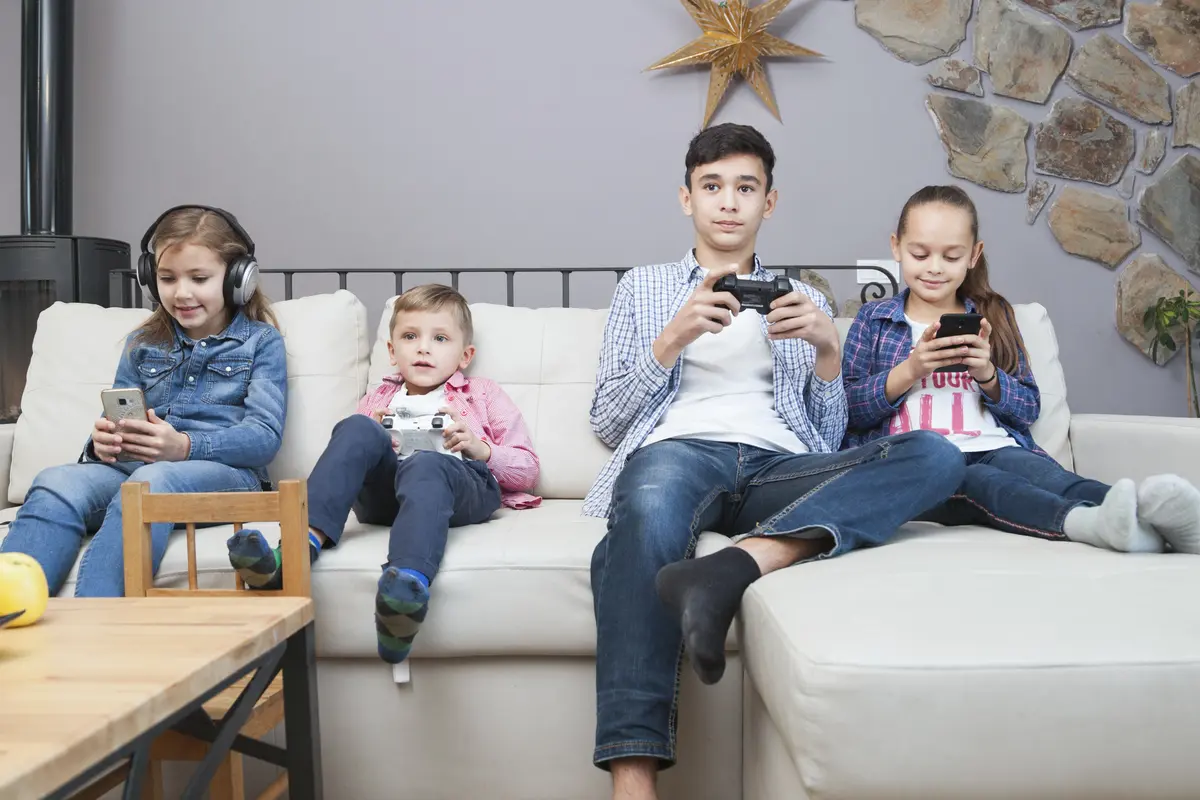 Mengenal Karakter Anak Generasi Beta (photo by freepik.com)