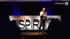  Aktor beken ini memulai kariernya sejak usia 7 tahun, karena aktingnya yang memukau, beragam penghargaan pun ia terima.