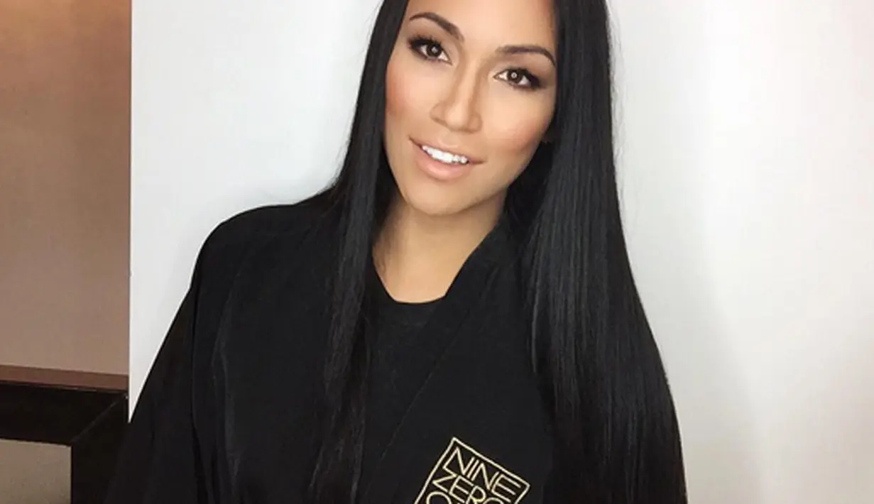 “Malam saat perampokan, aku dan Kourtney sedang di luar, kami sedikit mabuk, jadi ketika itu terjadi, kami buru-buru pulang. Kami tidak tidur malam itu. Sangat sibuk mengatasi segala hal,” tambah Shepherd. (Instagram/steph_sheph)