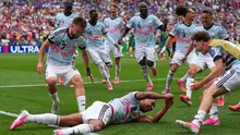 Youri Tielemans (8) dari Belgia melakukan selebrasi setelah mencetak gol ketiga pada pertandingan babak 32 besar Piala Dunia antara Belgia dan Senegal di Seattle, Kamis, 2 Juli 2026. (AP Photo/Manu Fernandez)