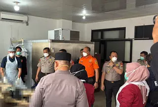 Jenazah Surakman, salah satu kru kapal cepat Arupadhatu 1 yang hilang kontak di perairan Selat Sunda, masih berada di Rumah Sakit Bhayangkara Bengkulu. (Dok. Basarnas Bengkulu).