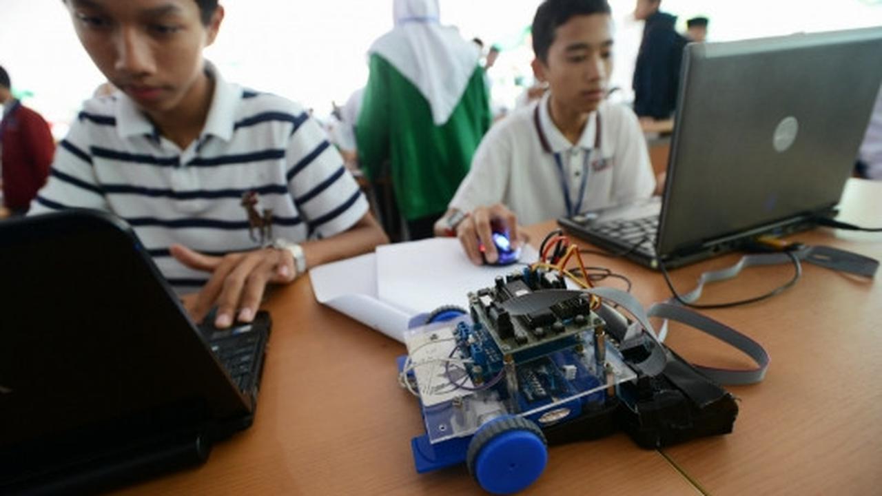 Kompetisi Robotik Nasional di SMAN 28 Jakarta