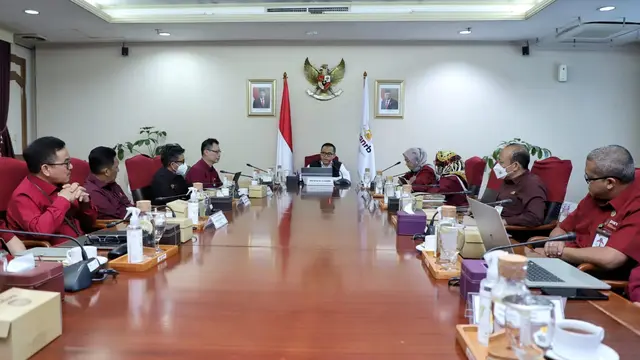 Menteri PANRB Azwar Anas saat memimpin rapat perdana usai libur Idulfitri 1444 H, di Kantor Kementerian PANRB, Rabu (26/04).
