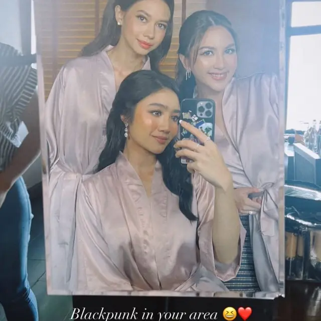 6 Potret Geng 'Blackpunk' di Resepsi Pernikahan Enzy Storia, Menawan Pakai Dress