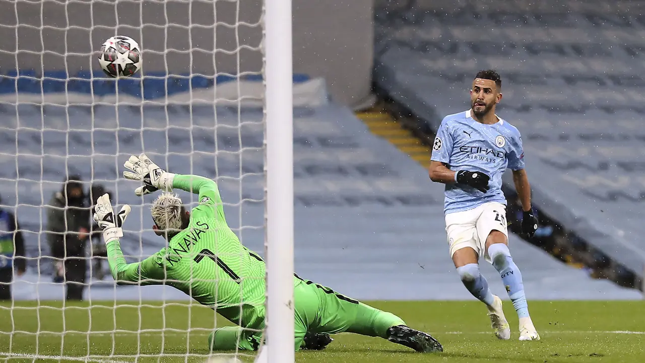 FOTO: Sejarah! Singkirkan PSG, Manchester City Kali Pertama Lolos ke Final Liga Champions - Riyad Mahrez