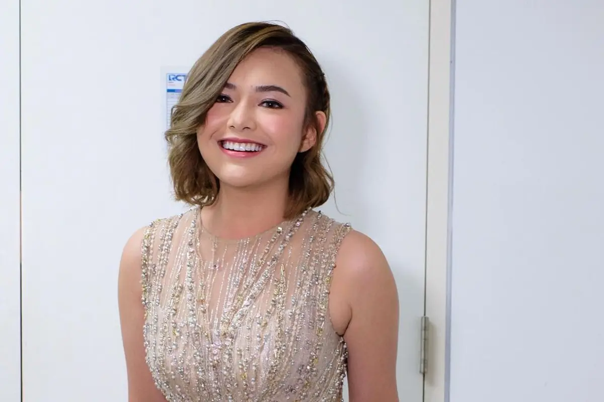 8 Gaya Amanda Manopo dalam Balutan Gaun Semi Transparan Sensasional, Inspirasi Red Carpet Look
