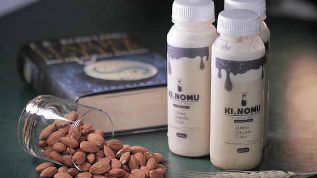 Ilustrasi susu almond