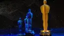 Sejumlah patung terlihat di di panggung Academy Awards atau Oscar 2019 di Hollywood, California, AS, Sabtu (23/2). Sebelum saat ini, pelaksanaan Oscar tahun 1989 juga digelar tanpa pembawa acara. (Photo by Charles Sykes/Invision/AP)