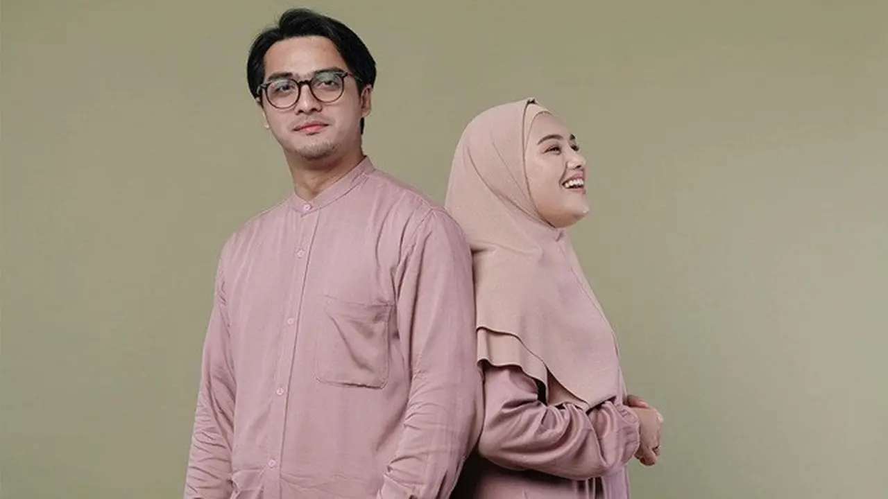 7 Potret Mesra Ricky Harun dan Herfiza, Beri Karangan Bunga saat Istri Ultah