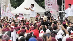 Ketua Umum Partai Gerindra Prabowo Subianto memberikan sambutan dalam kampanye akbar Cagub Anies-Sandi di Lapangan Banteng, Jakarta, Minggu (5/2). Prabowo hadiri kampanye akbar pasangan Cagub DKI Jakarta, Anies-Sandi. (Liputan6.com/Yoppy Renato)