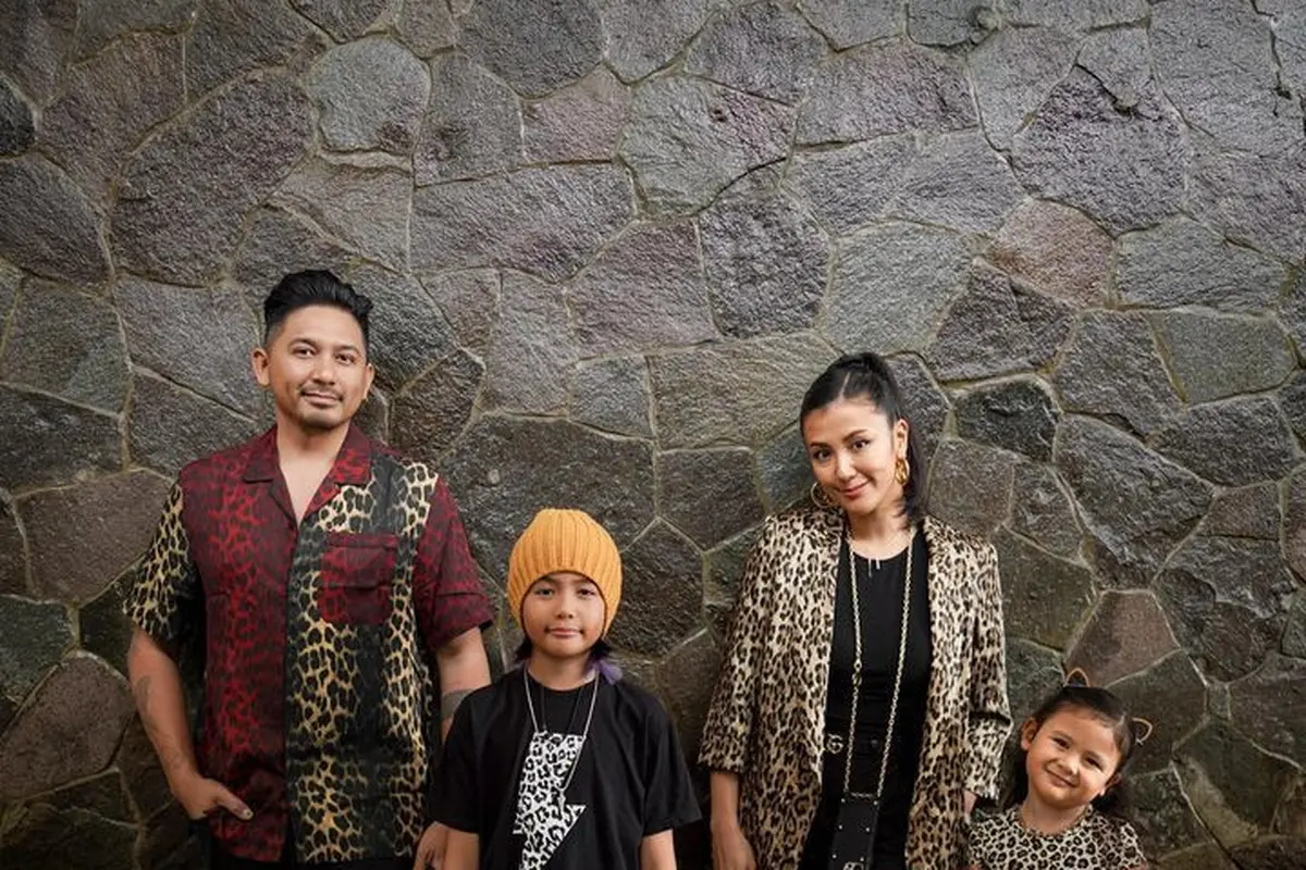 Sambil Mengasuh Kedua Anak Kesayangan, Sharena Delon Raih Cuan dengan Aktif Jadi Shopee Affiliate