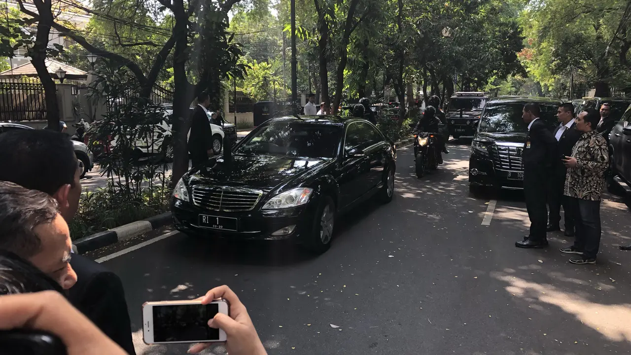 Jokowi](3983814 "") telah tiba di kediaman Presiden kelima RI yang juga Ketua Umum PDIP Megawati Soekarnoputri. (Liputan6.com/Putu Merta Surya Putra)
