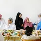 Ilustrasi makan bersama sahur dan buka puasa (iStockphoto)