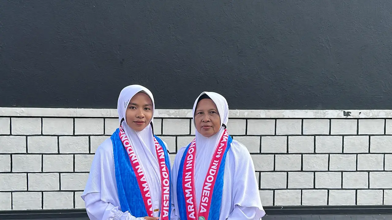 Kenangan Terakhir Jemaah Haji Probolinggo Ditinggal Meninggal Ibunda dalam Pesawat Menuju Tanah Suci