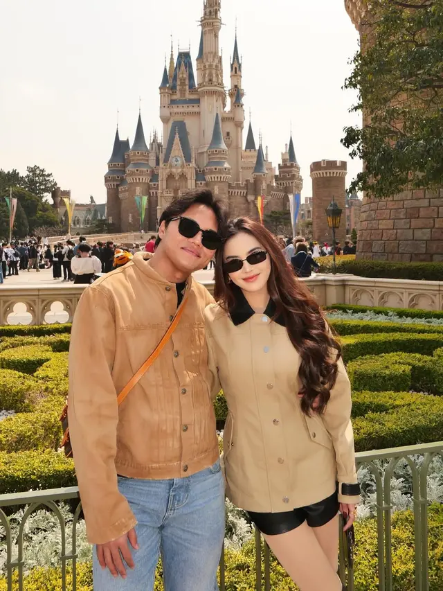 Gaya Mahalini dan Rizky Febian Liburan di Jepang, Couple Look Kompak yang Bikin Serasa Masih Pacaran