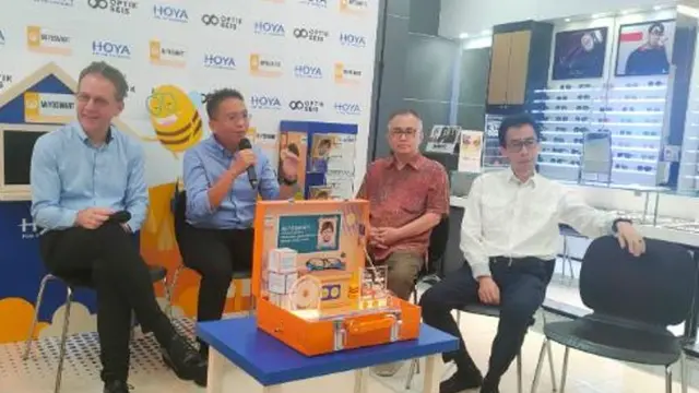 Kunjungan jajaran CXO HOYA Vision Care ke MiYOSMART Corner di Optik SEIS, Mall Taman Anggrek, Jakarta Barat