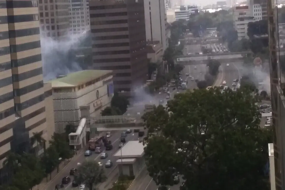 20160114-Foto-foto Ledakan di Pos Polisi Dekat Sarinah Thamrin-Jakarta