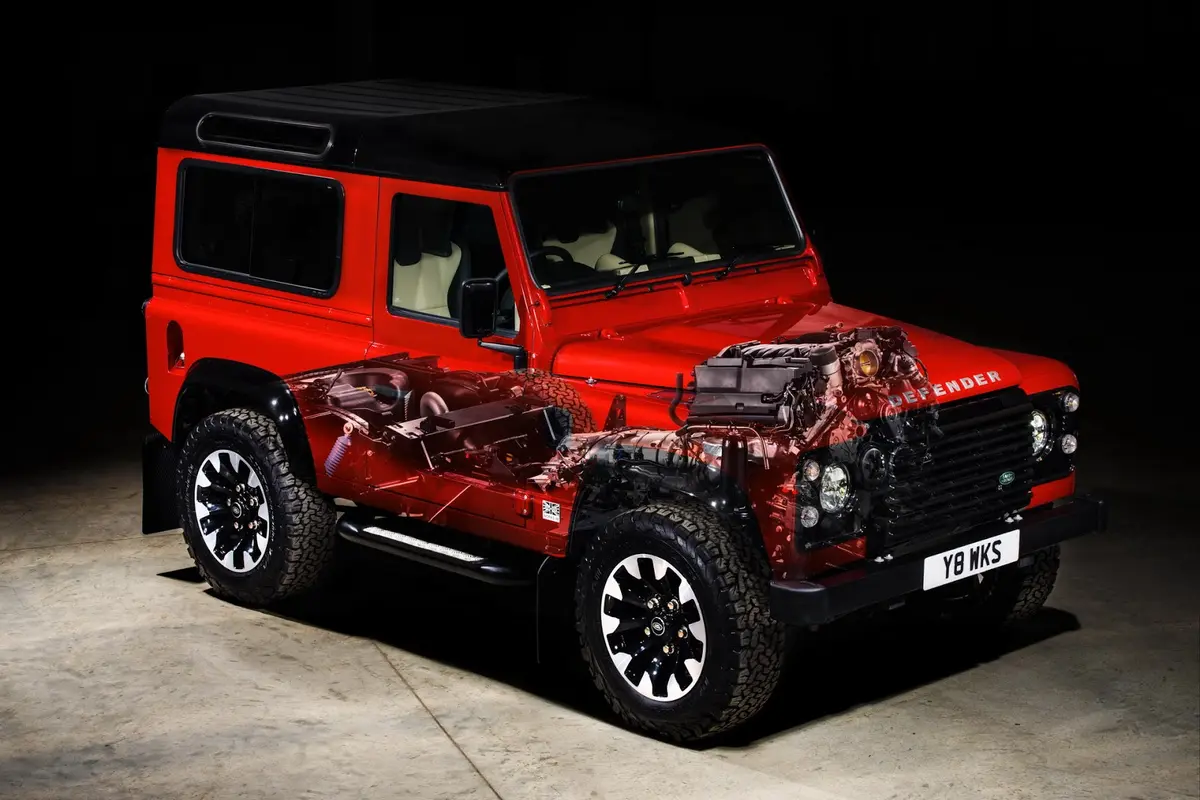 Land Rover Defender Works V8 (Carscoops)