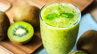 Buah Kiwi. (dok. pexels/https://www.pexels.com/photo/kiwi-shake-in-glass-1869802/Indah Permata Niska)